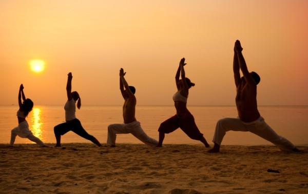 Yoga-Class-Beach-660
